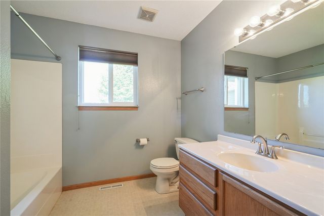 1007 Wolf Drive NW, Cedar Rapids, IA 52405
