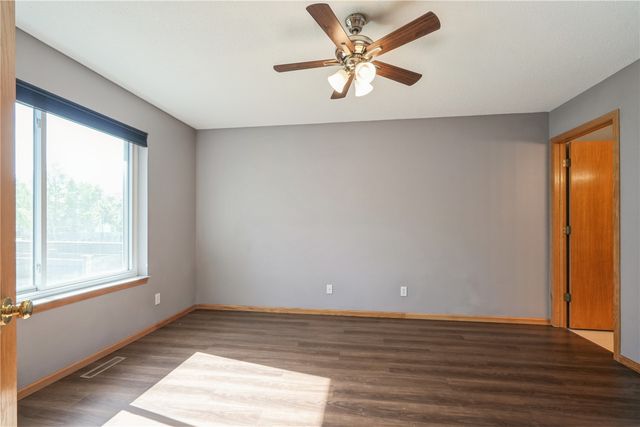 1007 Wolf Drive NW, Cedar Rapids, IA 52405
