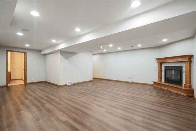 1007 Wolf Drive NW, Cedar Rapids, IA 52405