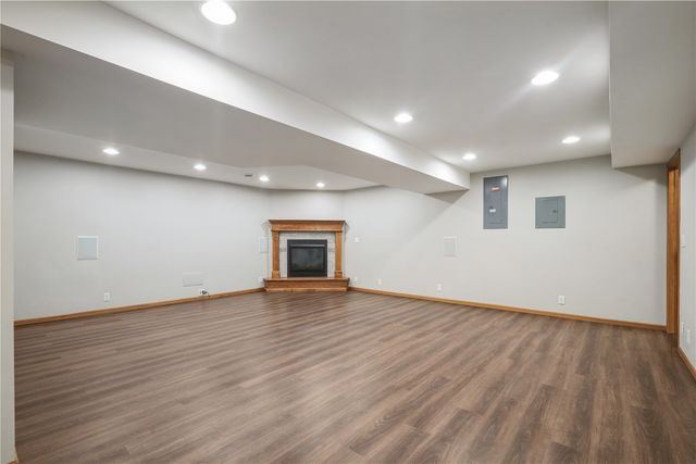 1007 Wolf Drive NW, Cedar Rapids, IA 52405