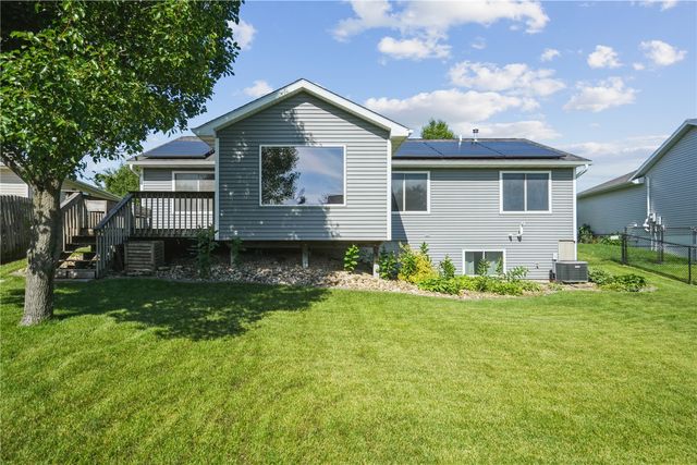 1007 Wolf Drive NW, Cedar Rapids, IA 52405