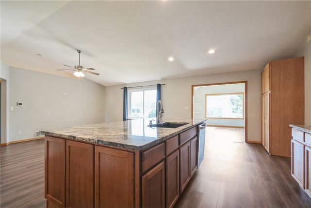 1007 Wolf Drive NW, Cedar Rapids, IA 52405