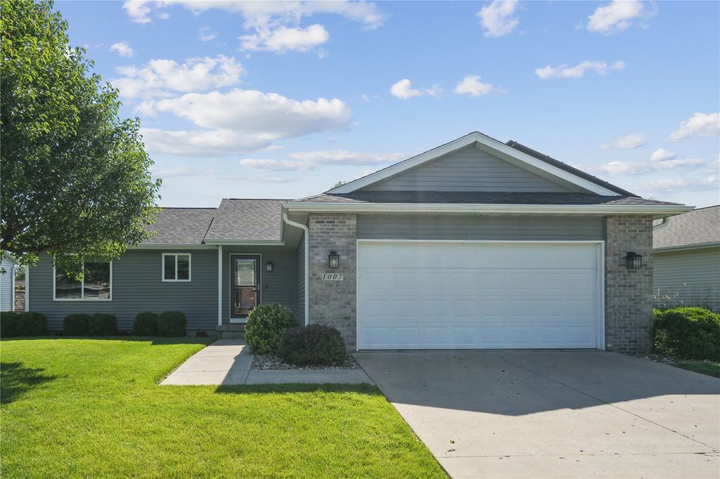 1007 Wolf Drive NW, Cedar Rapids, IA 52405