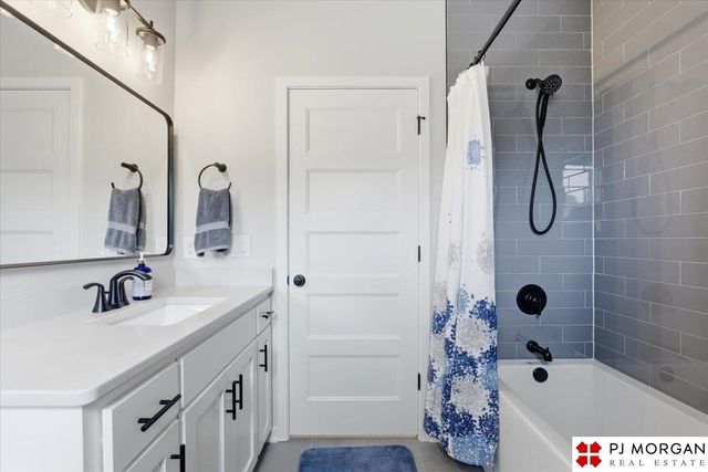 5414 Kestrel Parkway, Elkhorn, NE 68022