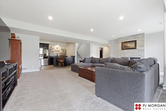 5414 Kestrel Parkway, Elkhorn, NE 68022