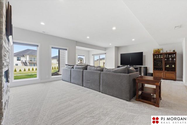 5414 Kestrel Parkway, Elkhorn, NE 68022