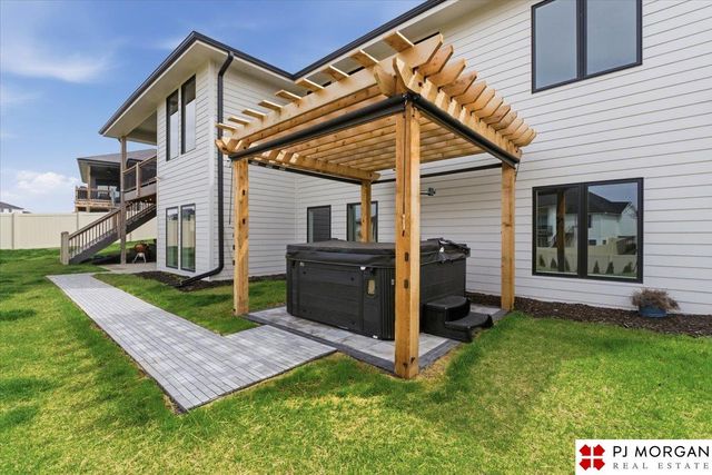 5414 Kestrel Parkway, Elkhorn, NE 68022