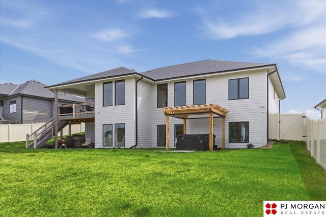 5414 Kestrel Parkway, Elkhorn, NE 68022