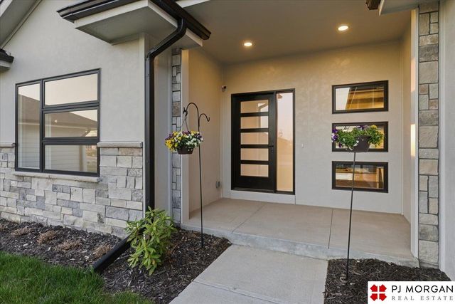 5414 Kestrel Parkway, Elkhorn, NE 68022