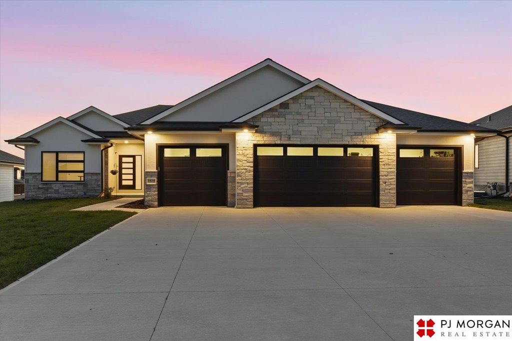 5414 Kestrel Parkway, Elkhorn, NE 68022
