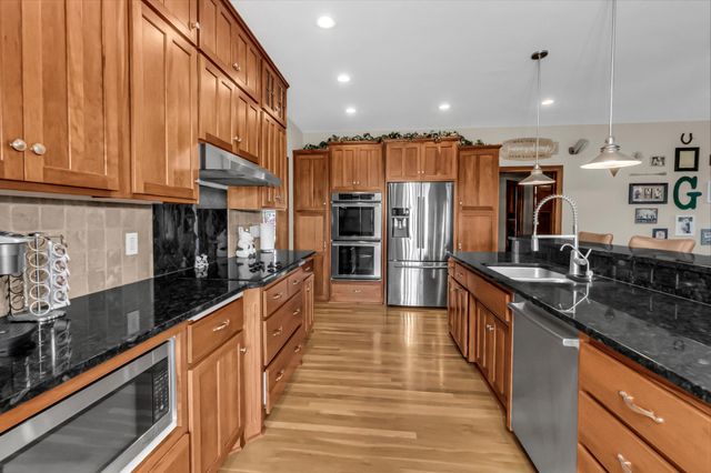 19700 Oak Grove Avenue, Prior Lake, MN 55372