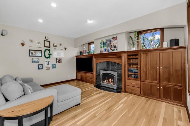19700 Oak Grove Avenue, Prior Lake, MN 55372