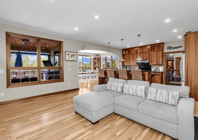 19700 Oak Grove Avenue, Prior Lake, MN 55372