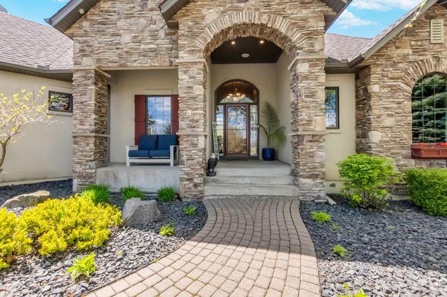 19700 Oak Grove Avenue, Prior Lake, MN 55372