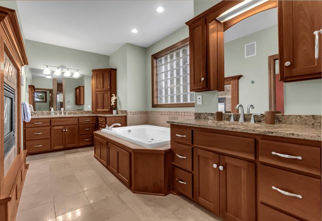 19700 Oak Grove Avenue, Prior Lake, MN 55372