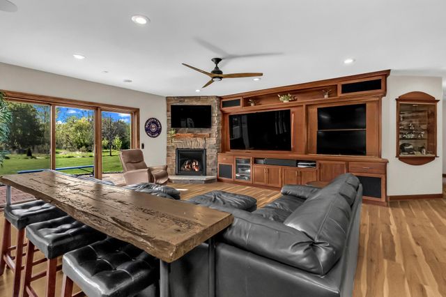 19700 Oak Grove Avenue, Prior Lake, MN 55372