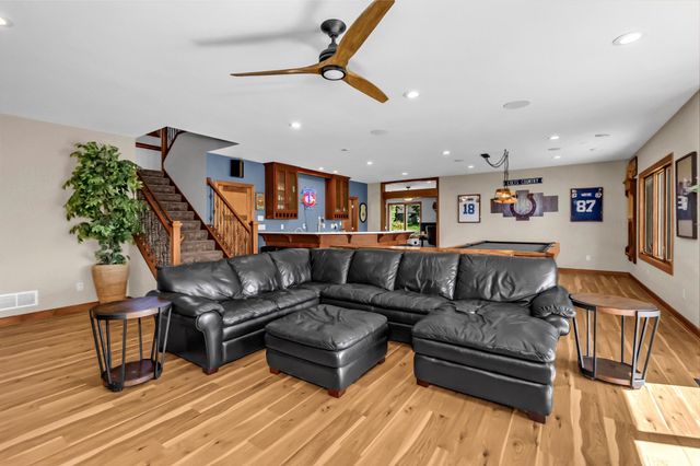19700 Oak Grove Avenue, Prior Lake, MN 55372