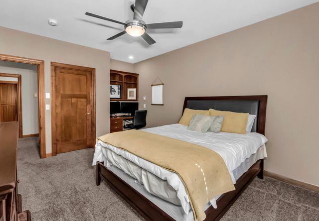 19700 Oak Grove Avenue, Prior Lake, MN 55372