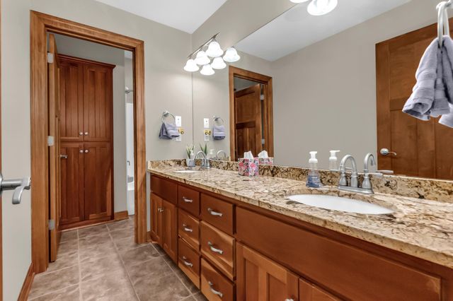 19700 Oak Grove Avenue, Prior Lake, MN 55372
