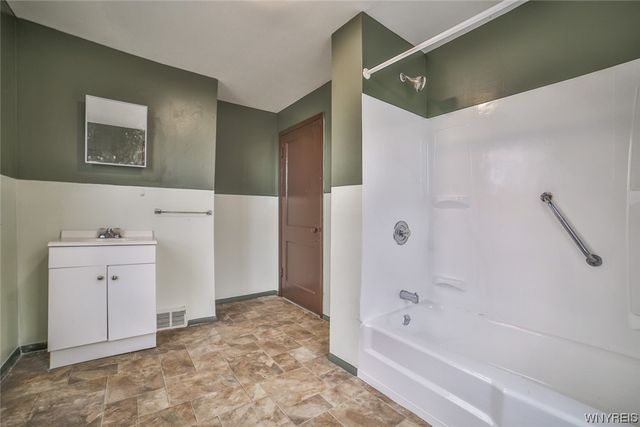 1824 Niagara Avenue, Niagara Falls, NY 14305