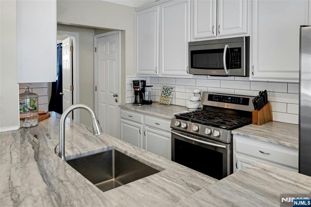 3 Redmans Drive, Jefferson Township, NJ 07438