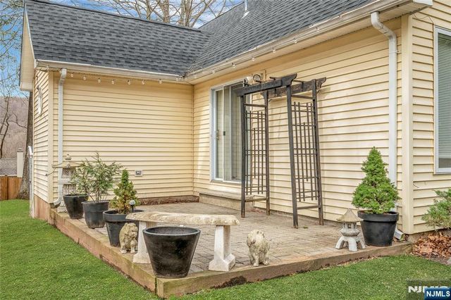 3 Redmans Drive, Jefferson Township, NJ 07438