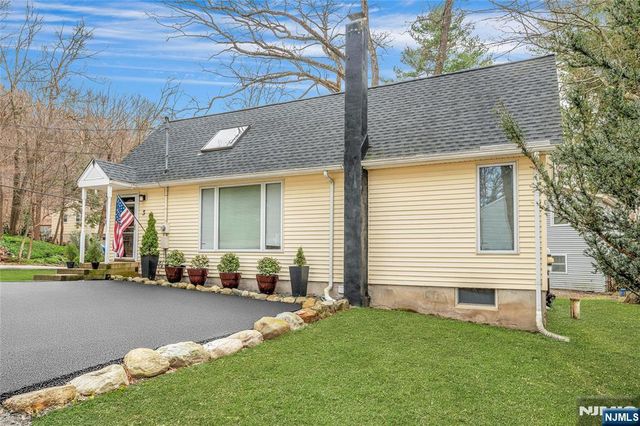 3 Redmans Drive, Jefferson Township, NJ 07438