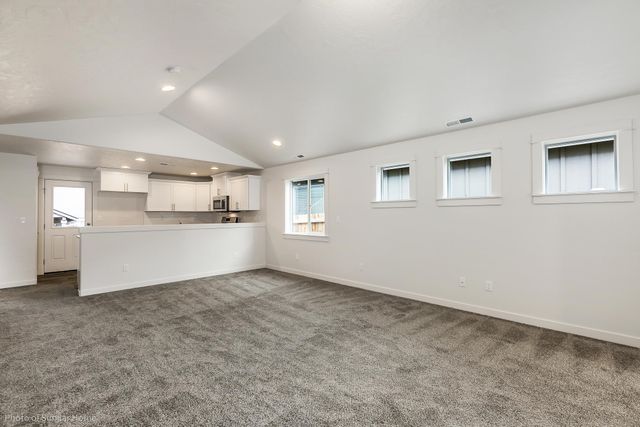 418 N Viewmont Ct, Greenacres, WA 99016