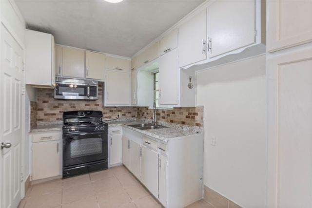 711 Hilltop Drive, Irving, TX 75060