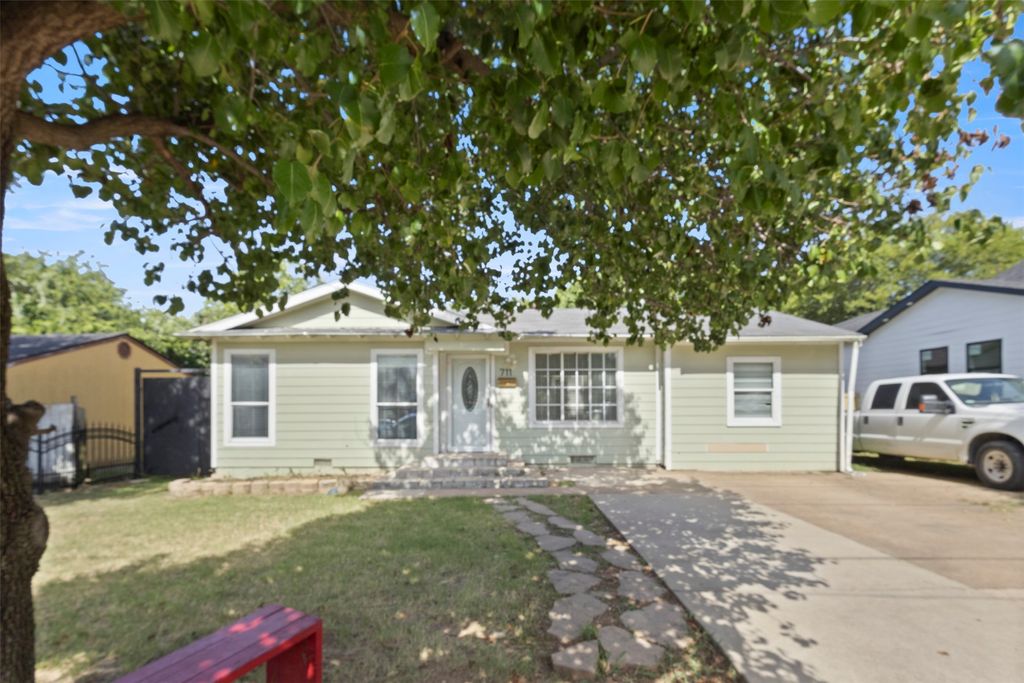 711 Hilltop Drive, Irving, TX 75060