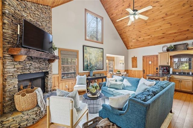 1449 Cherokee Lane, Mccaysville, GA 30555