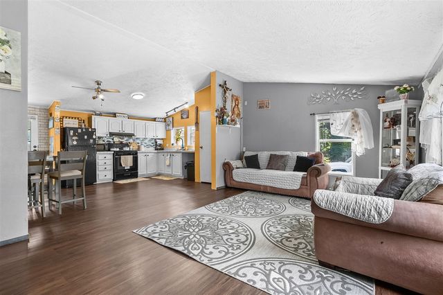 2002 Mt Olivet Road, Kalamazoo, MI 49004