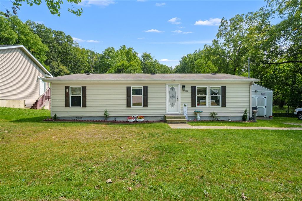 2002 Mt Olivet Road, Kalamazoo, MI 49004