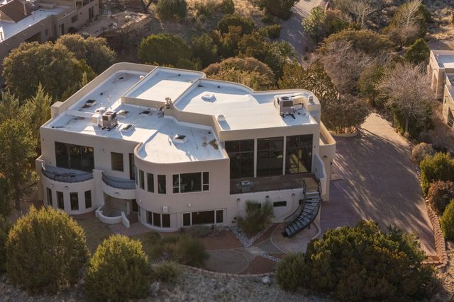 1446 Honeysuckle Drive NE, Albuquerque, NM 87122