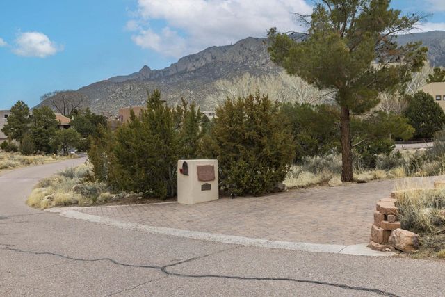 1446 Honeysuckle Drive NE, Albuquerque, NM 87122