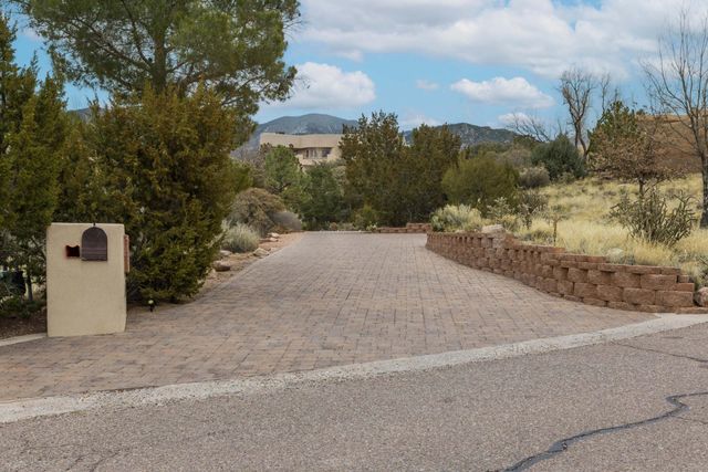 1446 Honeysuckle Drive NE, Albuquerque, NM 87122