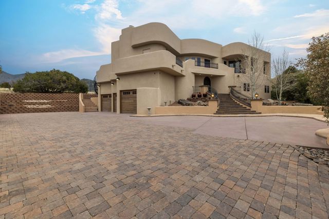 1446 Honeysuckle Drive NE, Albuquerque, NM 87122