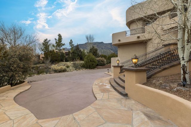 1446 Honeysuckle Drive NE, Albuquerque, NM 87122