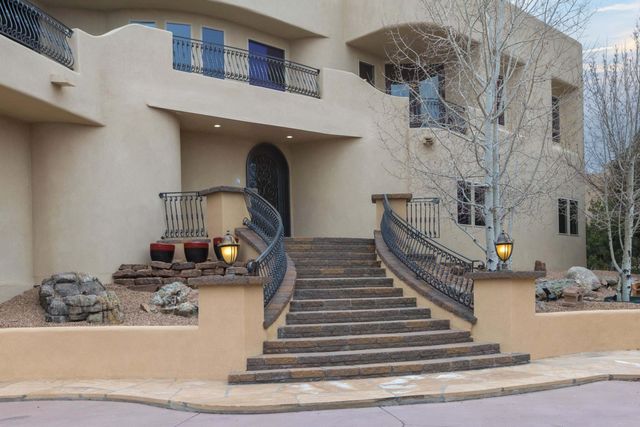 1446 Honeysuckle Drive NE, Albuquerque, NM 87122