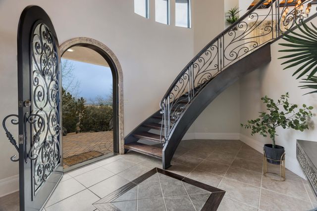 1446 Honeysuckle Drive NE, Albuquerque, NM 87122