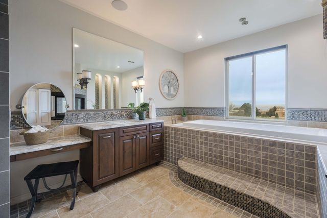 1446 Honeysuckle Drive NE, Albuquerque, NM 87122