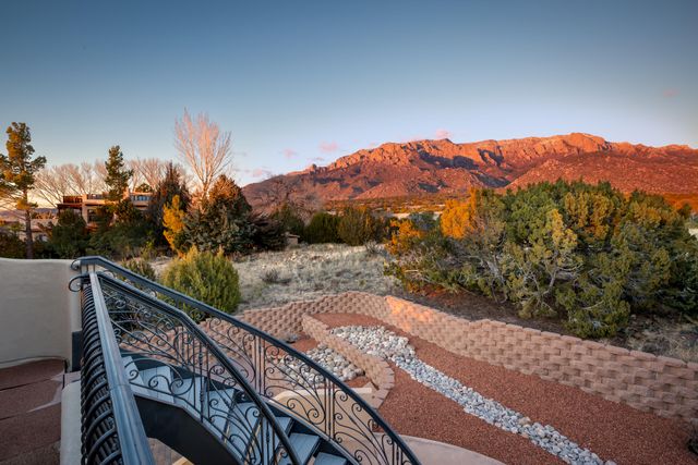 1446 Honeysuckle Drive NE, Albuquerque, NM 87122