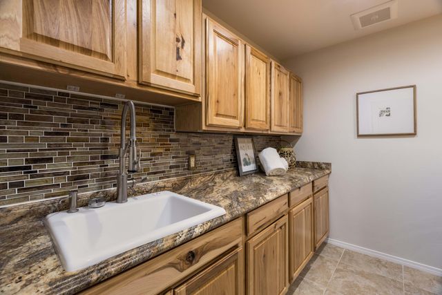 1446 Honeysuckle Drive NE, Albuquerque, NM 87122