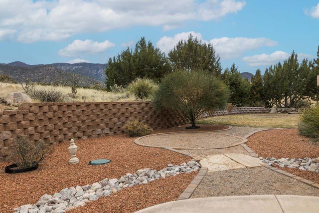 1446 Honeysuckle Drive NE, Albuquerque, NM 87122