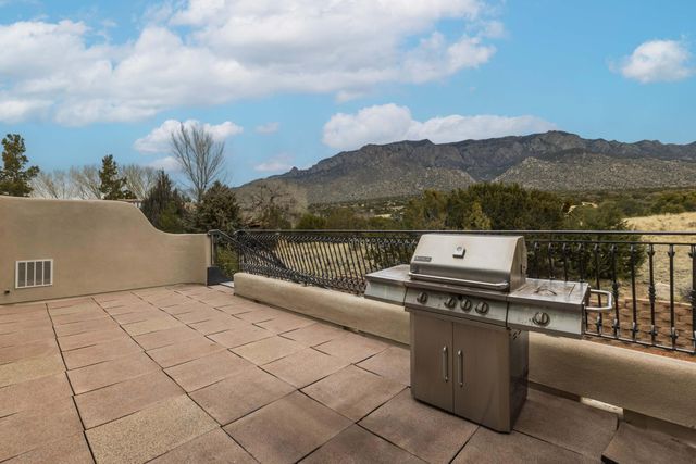 1446 Honeysuckle Drive NE, Albuquerque, NM 87122