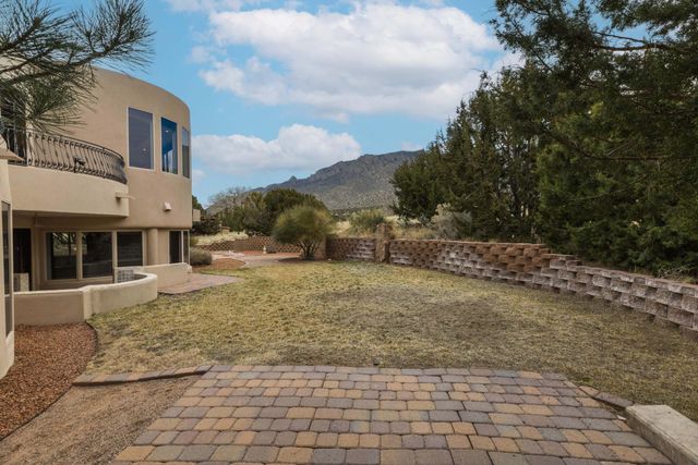 1446 Honeysuckle Drive NE, Albuquerque, NM 87122