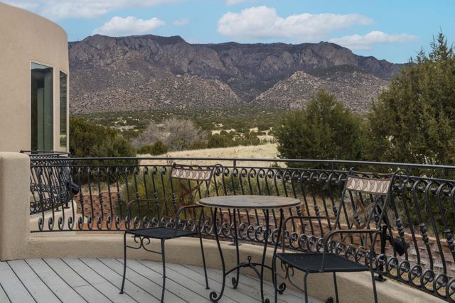 1446 Honeysuckle Drive NE, Albuquerque, NM 87122