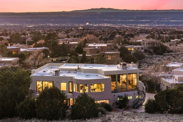 1446 Honeysuckle Drive NE, Albuquerque, NM 87122