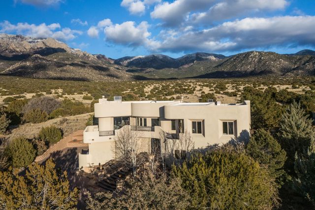 1446 Honeysuckle Drive NE, Albuquerque, NM 87122