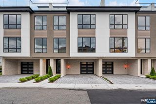 2284 7th Avenue, Fort Lee, NJ 07024